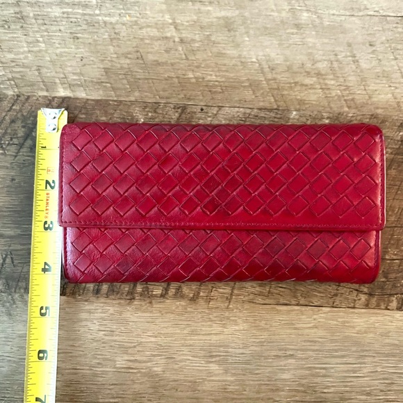 Bottega Veneta Intrecciato Lambskin Red Bifold Long Wallet Authentic - Picture 9 of 11